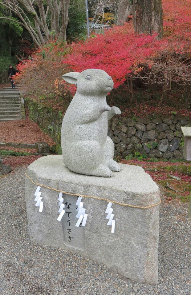 なでることで幸せが訪れるという「しあわせ、なでうさぎ」