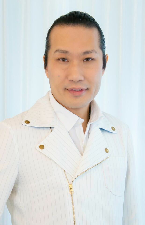 上田隆勇さん●元看護師・美容鍼灸師。日本美容鍼灸マッサージ協会会長。美容鍼灸専門鍼灸院ブレア総院長。看護師として大学病院勤務を経て鍼灸師、16年前にアメリカで美容鍼灸師ライセンスを取得。美容鍼灸の第一人者として雑誌やテレビで活躍。