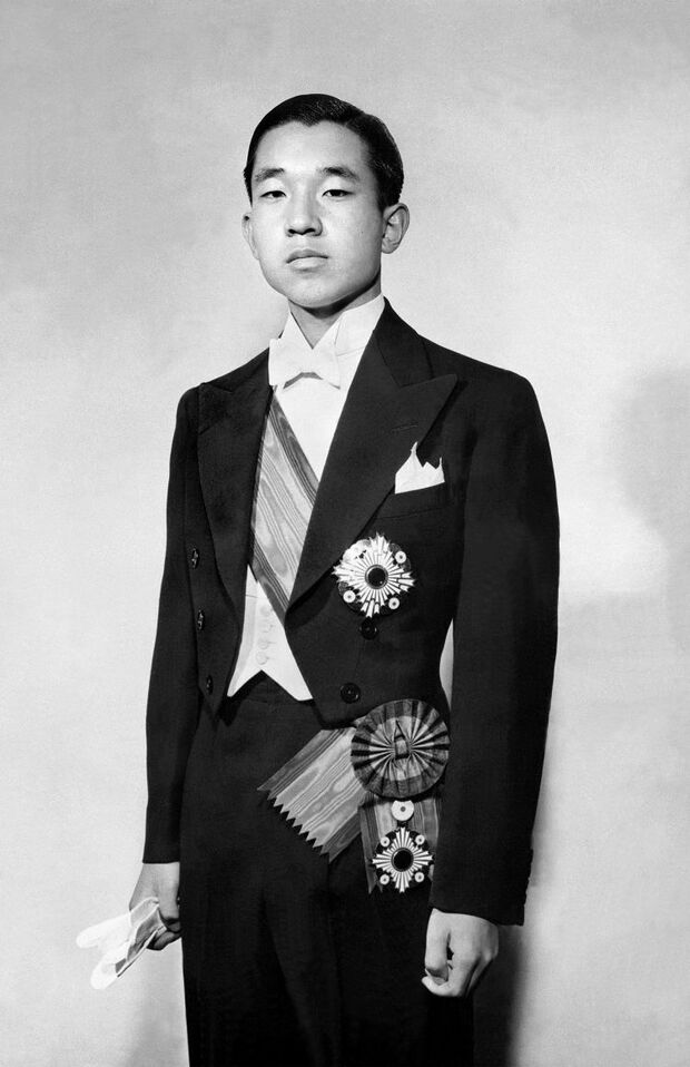 大勲位菊花大綬章をつけられた上皇さま(当時は継宮〈つぐのみや〉さま/1952年11月10日)写真/共同通信