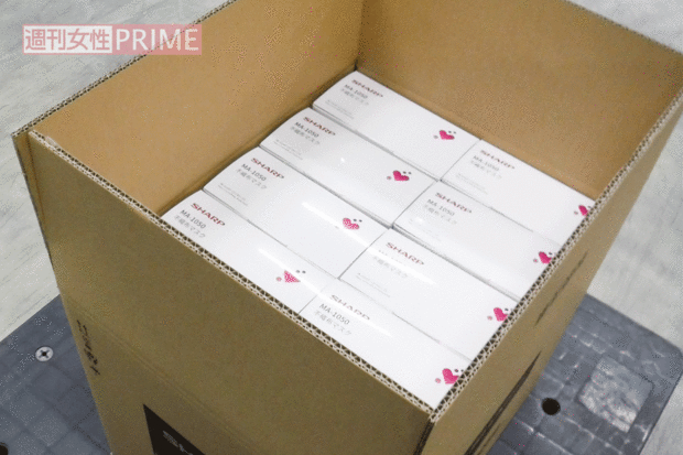 【8完成&出荷】3月24日よりマスクの生産が始まり、3月31日の早朝に晴れて初出荷。当面は、政府に納入される1/2