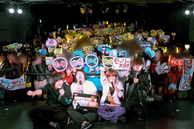 全盛期はイベントを開けば多くのファンが詰めかけた（禁断ボーイズのインスタグラムより※画像は一部編集部で加工）