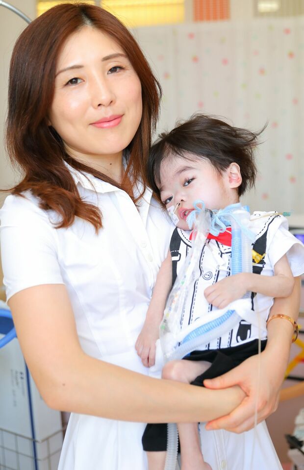 著者の武藤あずささんと息子の優司くん