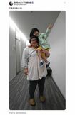 7年前にも同様のポーズで寺田心とのツーショットを公開してしていたメイプル超合金・安藤なつ（本人のXより）