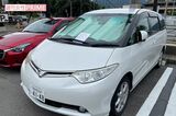無断駐車禁止の注意喚起の紙が貼られた車