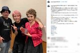 4月14日、ツアーを見に来たデヴィ夫人と肩を組む写真を投稿した手越祐也（手越のインスタグラムより）