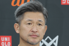 現役続行の“キングカズ”こと三浦知良、“若い世代に譲るべき”の批判を一蹴した元チームメイトのSNS投稿が話題