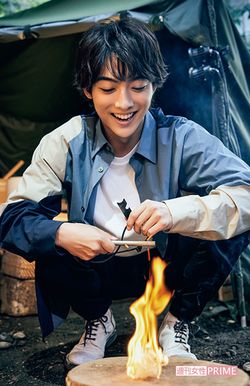 ファイヤースターターで火おこし 撮影/廣瀬靖士