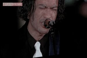 2016年のNHK紅白で、都庁前から中継で歌ったTOKIOの5人