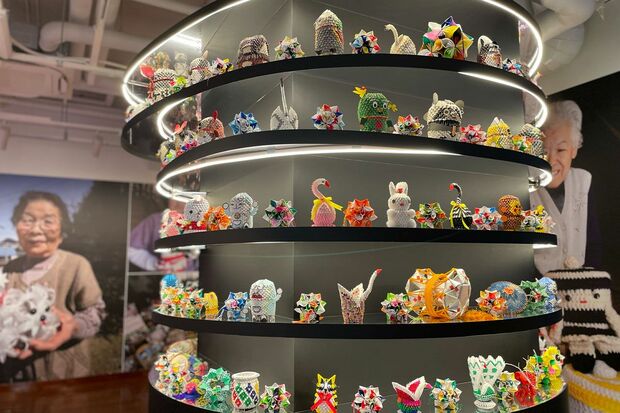 色とりどり、個性の塊のおかんアートたち。圧巻!