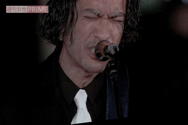 2016年のNHK紅白で、都庁前から中継で歌ったTOKIOの5人