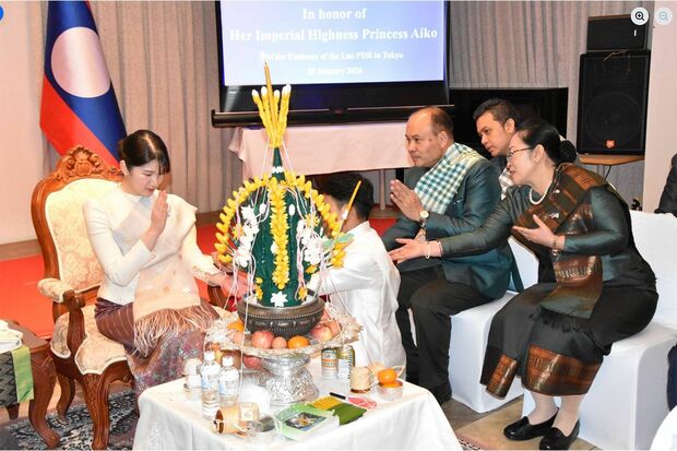 バーシー式に参加される愛子さま（駐日ラオス大使館のFacebookより）