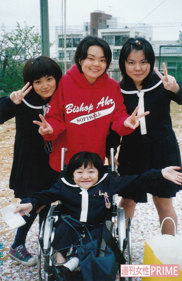 高校時代は放送部、生徒会、インターアウト部に所属。友達もたくさんいた