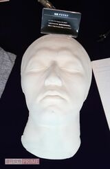 '95年に行われたライブツアー『BUZZ!!』で披露された『LOVE　PHANTOM』での演出用の映像撮影時に特殊メイク加工のために作成された稲葉デスマスク　撮影／近藤陽介