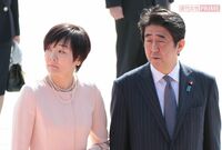 昭恵夫人、お騒がせの履歴 布袋との“キス魔”騒動も!でも総理が見放さないワケ