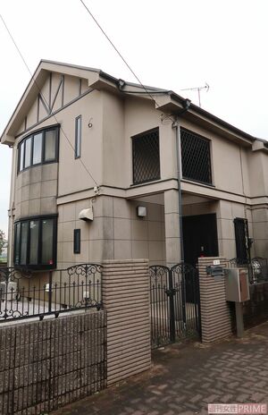 事件現場でもある熊澤邸は瀟洒な造りで小学校に隣接