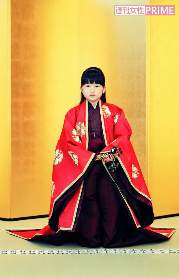 5歳の誕生日を前に一般の七五三にあたる「着袴の儀」。上皇上皇后両陛下から健やかな成長を願い贈られた袴などをお召しになった