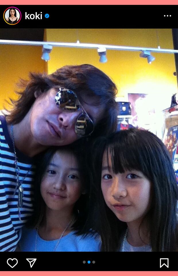 サーファーっぽいロン毛仕様の若パパ♪　PTAにこんな人いたら仕事どころではない（Koki,のインスタグラムより）