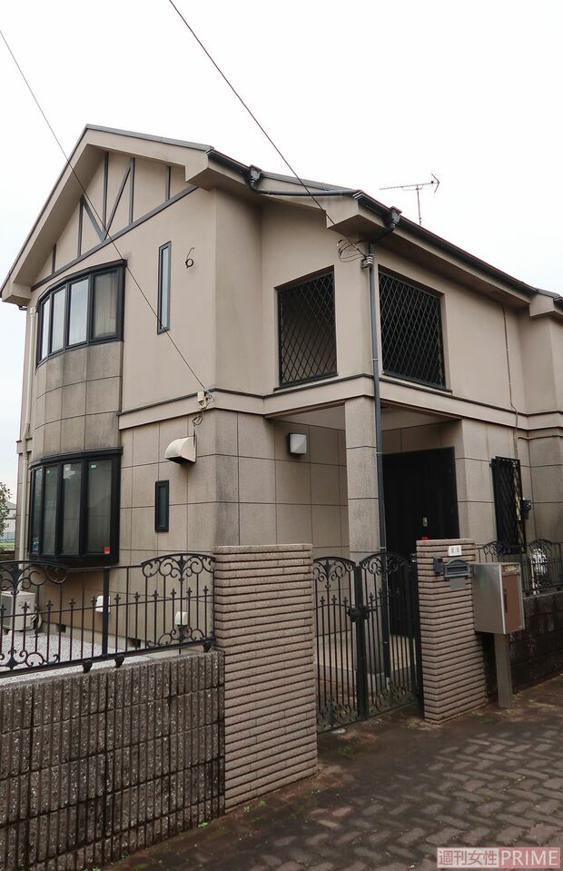 事件現場でもある熊澤邸は瀟洒な造りで小学校に隣接