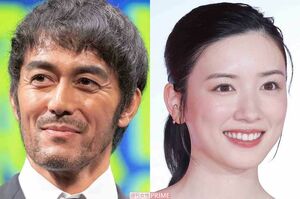 日曜劇場『キャスター』に出演する阿部寛と永野芽郁