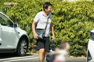 2020年9月、次女のキッズスクールの送迎にきた石田純一