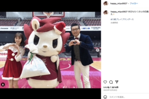 グラビアアイドル・村島未悠のサンタコス(公式インスタグラムより)