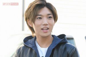 突然の取材にも笑顔で応じる安井は終始ファンへの感謝を述べていた