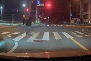 日本でも被害報告が増えているという“信号待ち強盗”（写真はXより）