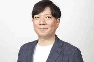 中村哲規さん。ファイナンシャルプランナー。ブロードマインド株式会社 事業開発部マネージャー、金融教育プログラム「ブロっこり」開発責任者、ファイナンシャルウェルビーイング推進リーダー。2014年、ブロードマインドに入社以来、2000世帯超のライフプランニングに携わる。現在は金融教育の普及にも尽力。