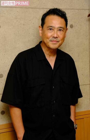 「肉を焼くときの油で腕がやけどだらけなんです」。本当にやりたいと思ったことをできているのが楽しい、と笑う野村宏伸 撮影/蒔田稔