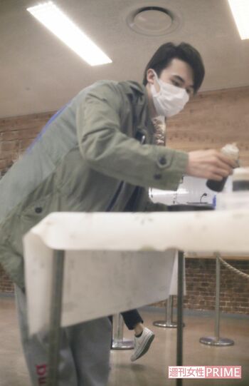 ソースをかけるマリウス（その２、2018年4月）