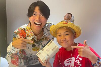 RepezenFoxxの企画に出演した際に偽物の大金を貰って喜ぶゆたぼん（YouTubeより）