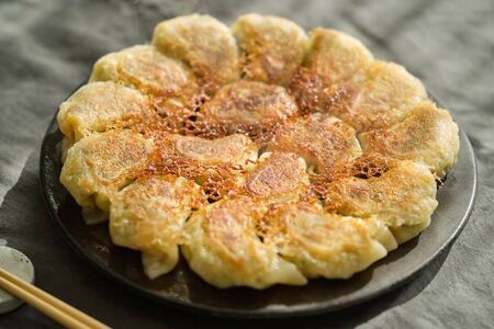 うらわ餃子「食べ比べセット」レギュラー10個・しそ10個・旨辛10個入り　3823円