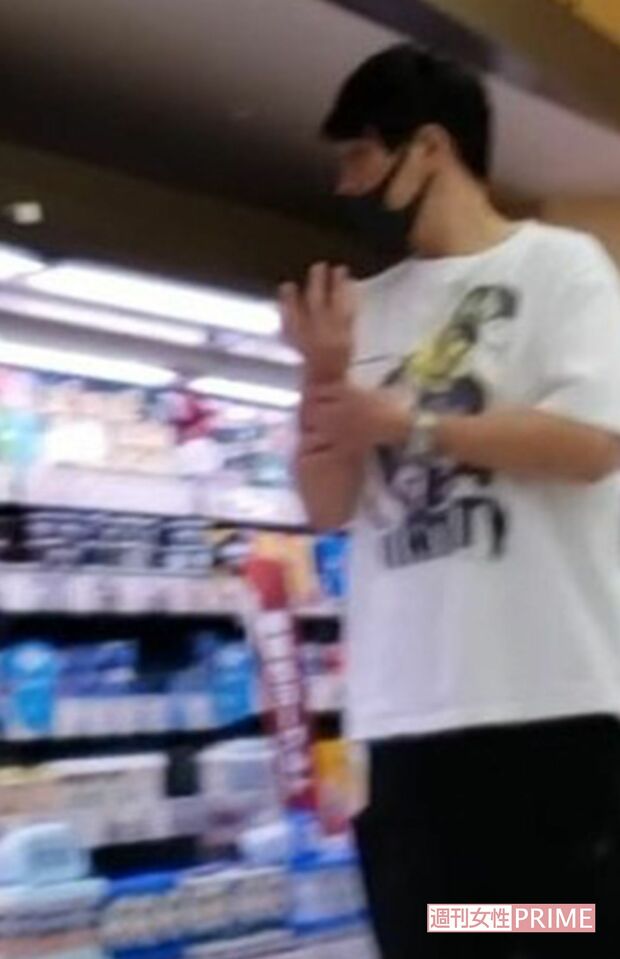 都内のスーパーマーケットで目撃された古坂大魔王