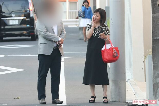 突然の直撃にも笑顔で対応してくれた、岡江久美子さん（2017年6月）