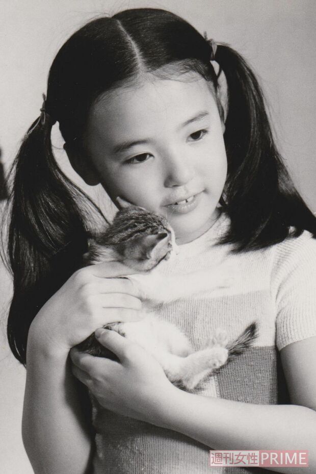 7歳で出演したテレビドラマ『パパと呼ばないで』での“チー坊”により天才子役と話題に。これで一気に知名度を上げた