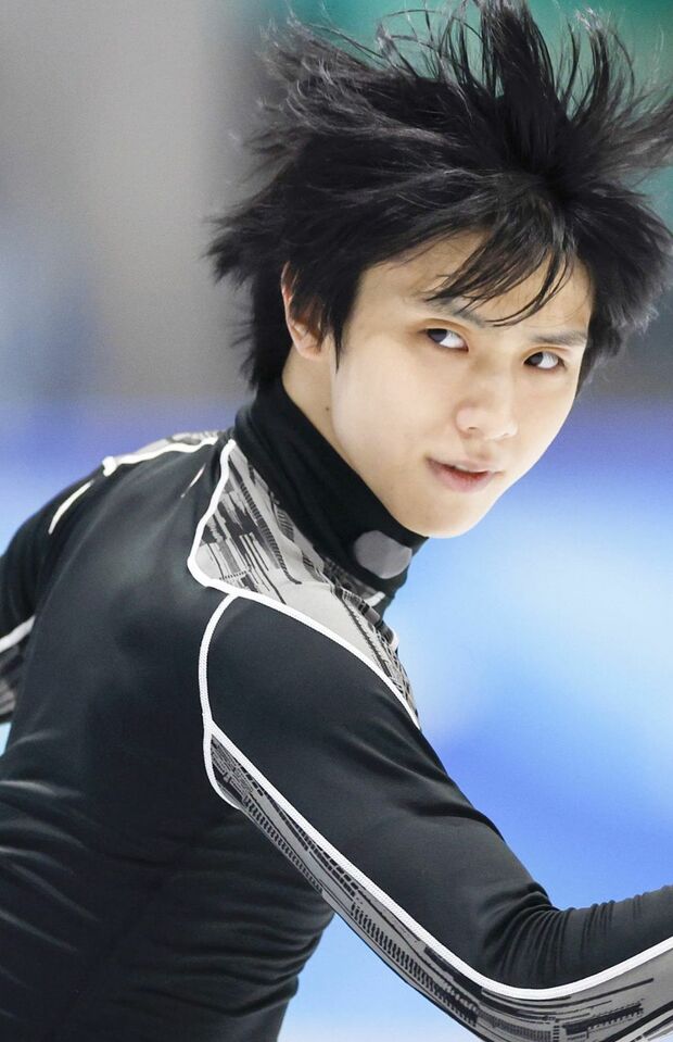 羽生結弦。氷のように透き通る肌。ツルツルすぎて、もはや顔の上で滑れるのでは？（写真／共同通信より）