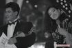 近藤真彦と中森明菜、第13回『日本テレビ音楽祭』でのツーショット。明菜はよくこのセクシーな髪のかきあげ方をしていた