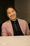 平岳大　撮影／山田智絵　ヘアメイク／石川美幸　スタイリスト／安西こずえ　ニット5万600円（ヘリル／にしのや）　シューズ10万1200円（パラブーツ／パラブーツ青山店）　問い合わせ／にしのや電話：03-6434-0983　パラブーツ青山店　電話：03-5766-6688