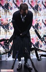 81曲目のシングル『LIFE IS A CARNIVAL』リリースイベント前の囲み取材で、ラジオでの不適切発言について謝罪した田原俊彦