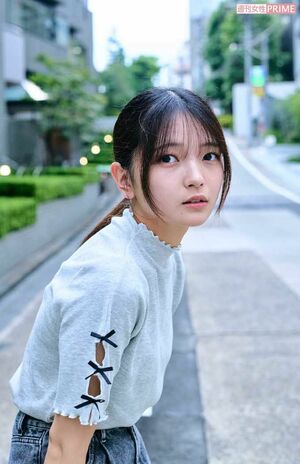 撮影中、ファンに声をかけられ「ありがとう」とほほ笑んだ福留光帆だったが、後になって「サインや握手すればよかった」と後悔していた　撮影/山田智絵