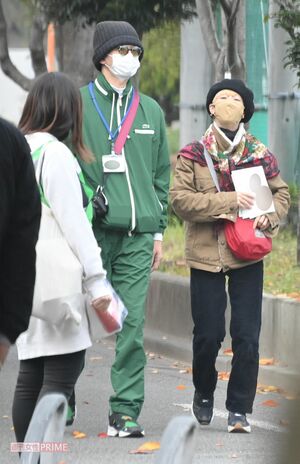 子どもの運動会に出席した永山瑛太と木村カエラ(2020年)