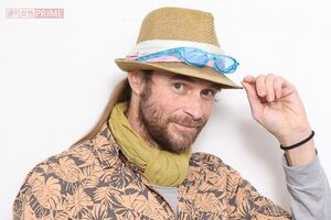 現在はテレビやYouTubeに出ながら、障がい者自立推進機構の理事も。オフは農作業にも精を出しつつ、人のためになることをやりたいと語る(セイン・カミュ)