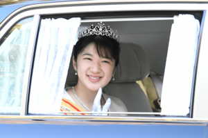 インフルエンザが完治し、元気なお姿を見せられた愛子さま（'25年1月1日）