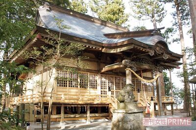 社殿は平成31年に再建。ご祭神は天之御中主神。「北極星の化身で、最初にこの世界に姿を現した神様」