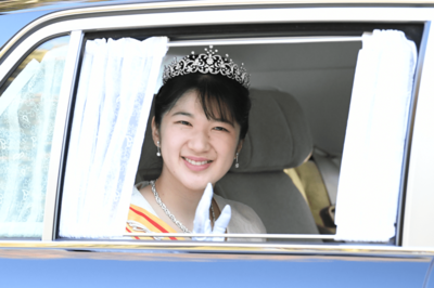 2025新年一般参賀》杖ナシ参列の上皇后・美智子さま、“お手振りなし”は