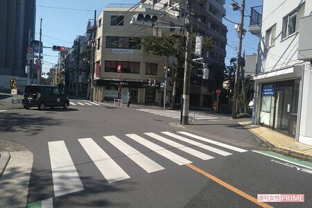 住山容疑者の車に被害者が巻き込まれた交差点の横断歩道。事故直後から血痕はなかったという