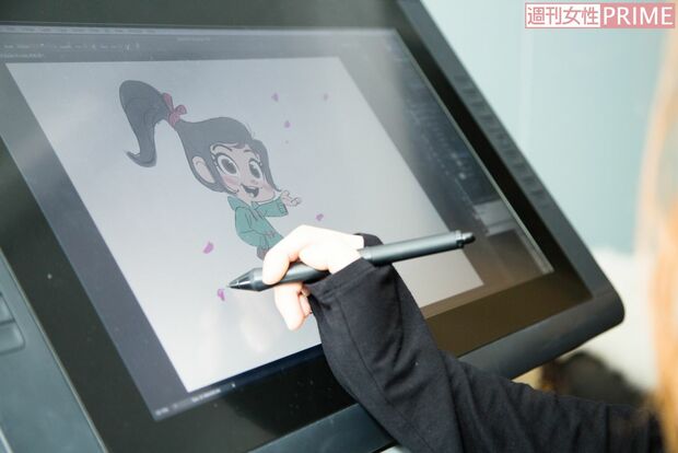 アミ・トンプソンさんが本誌のためにイラストを描き下ろし　撮影／佐藤靖彦　(c)2018 Disney. All Rights Reserved.