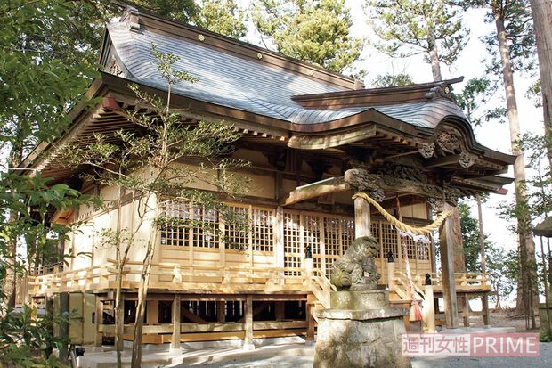 社殿は平成31年に再建。ご祭神は天之御中主神。「北極星の化身で、最初にこの世界に姿を現した神様」