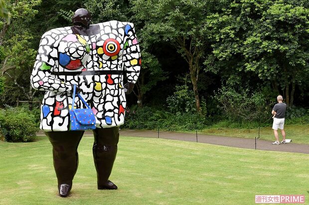 ニキ・ド・サン・ファールの高さ約5mの大作「ミス・ブラック・パワー」　撮影／渡邉智裕　