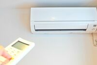 外出自粛で電気代1.5倍も! エアコンつけっぱ、TV輝度下げなど節電テクで対応を